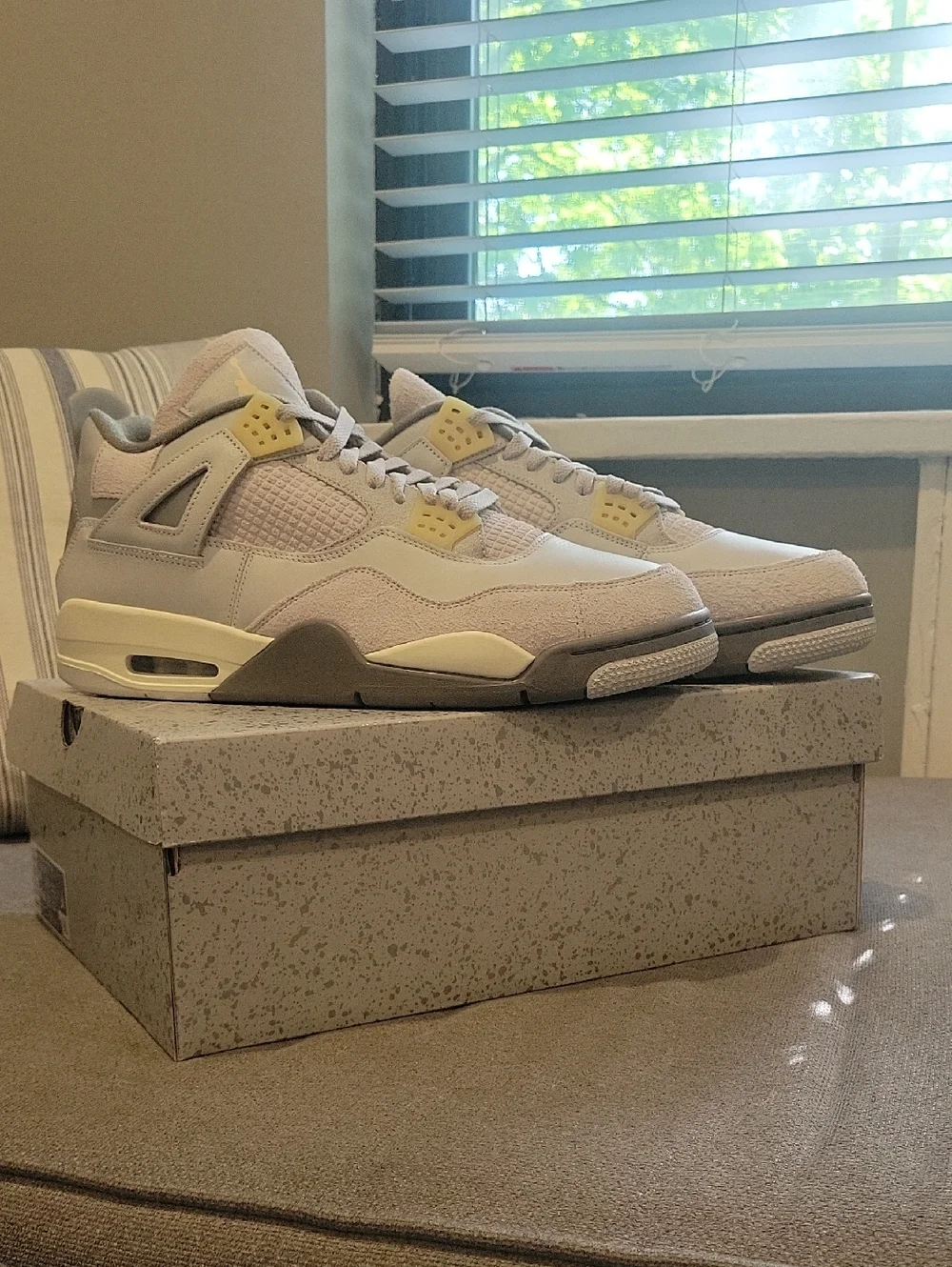 AIR JORDAN 4 RETRO SE - PHOTON DUST/PALE VANILLA - SIZE 14